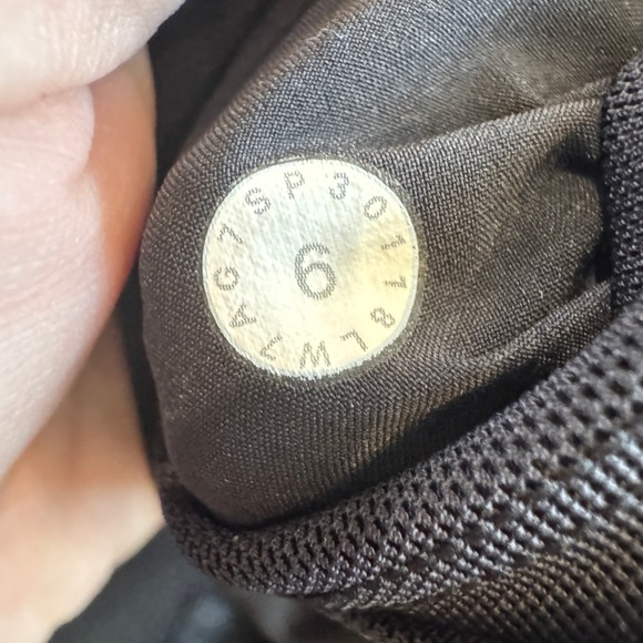 Lululemon On the Fly Short 2.5 Black Luxtreme Size 6 Athletic Shorts EUC LW7AIS - Picture 6 of 8